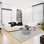 Chic 1-Bedroom Retreat In Montreal\'S Vibrant Plateau Mont-Royal Area - Apt 3