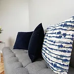 Comfortable Stay In The Heart Of Downtown Montreal