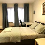 Big Private Room Midmontreal Next To Station Metro - Parking Free