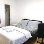 Big Private Room Midmontreal Next To Station Metro - Parking Free