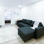 Lovely 1 Bed & Sofa Bed In Plateau Steps From Laurier Metro