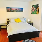 Stylish Montreal Apartment: Comfortable Stay In The Golden Square Mile