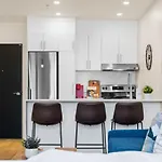 Luxurious Downtown Suite