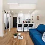 Luxurious Downtown Suite
