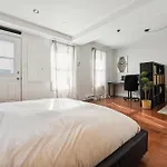 Jolie Maison Entiere A Montreal