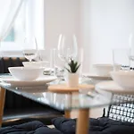 Superb 2 Bed Steps From Downtown And 2Min To Metro