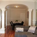 Spacious Apt Little Italy, 1 King Bdr, 1 Db Bdr, 2 Sofa Beds, Yard
