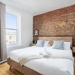 Chic Mile-End 3Br Getaway - Free Parking, Sleeps 8