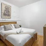 Chic Mile-End 3Br Getaway - Free Parking, Sleeps 8