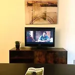 Fully Furnished 2 Bedroom Unit, Downtown, Near Subway, 32 Days Minimum