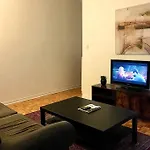 Fully Furnished 2 Bedroom Unit, Downtown, Near Subway, 32 Days Minimum