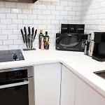 #9 - Classic Studio - Self Check In - Plateau - St-Denis - Ac - Tv