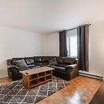 Spacious 3 Bedroom Apartment - 572