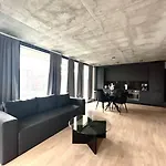 Stylish Two Bedroom Urban Condo In Griffintown