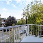 Cozy Verdun Unit - King Size Bed - 2 Bedroom