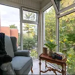 Cozy Verdun Unit - King Size Bed - 2 Bedroom