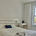 Chambre Lumineuse Et Confortable