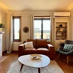 Mtlvacationrentals-The Mtlvr Kisses