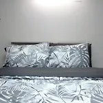 Spacious Apt Little Italy, 1 King Bdr, 1 Db Bdr, 2 Sofa Beds, Yard