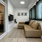 Private Bedroom #3 - Cremazie