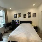 Charming 2-Bedroom Apartment With Garden Near Metro Station & Canal Lachine