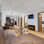 Romantic Urban Peaceful Retreat