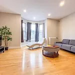 Delightful 4Br - Mile End