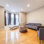 Delightful 4Br - Mile End