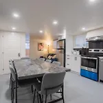 Stylish 4Br In The Heart Of Plateau Montreal Zw8