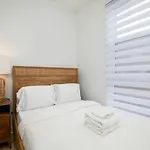 Inviting 2Br1B In Village Downtown Zh2
