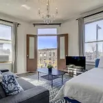 Chez Mont Royal Apartments