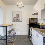 Chez Mont Royal Apartments