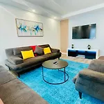 Bright Group Gateway Apartment-Free Parking