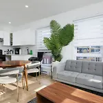 Contemporary 2Br Retreat In Mtl Village Zh4