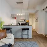 Snug Studio On Bishop Dt Mtl Zw5