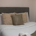 Amazing 4 Bedroom Unit In Downtown