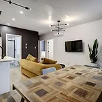 Vibrant 4Br 2Ba Retreat In The Plateau