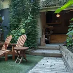 Sir Montcalm Gite B&B