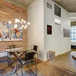 Spacious Loft Next To Square Victoria
