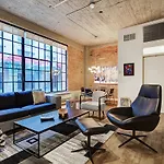 Spacious Loft Next To Square Victoria