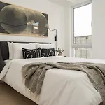 Bright Griffintown Suites By Sonder
