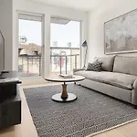 Bright Griffintown Suites By Sonder