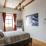 Rasco Water View Apartment In Old Montreal
