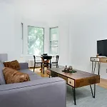 Charming 3Br In Milton Park By Sonder