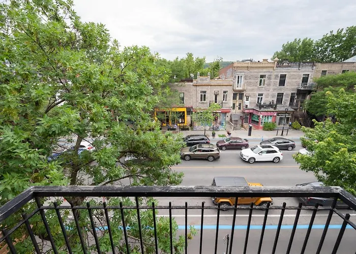 Montreal Styled 2 Bedroom Apartment On St-Denis Street