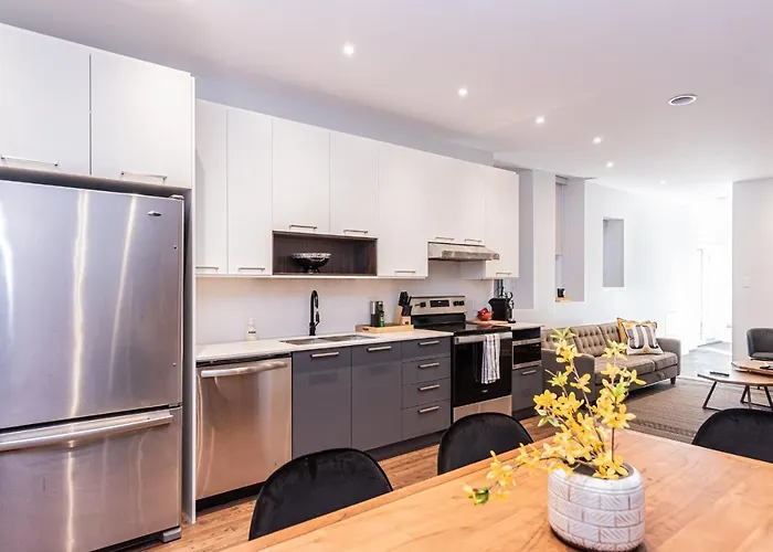 Vast And Perfectly Located 3 Bedroom Flat By Denstays