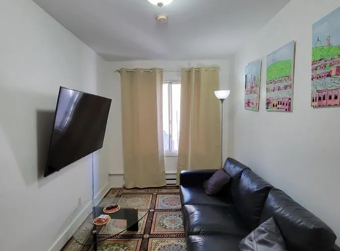 Small Condo In Montreal -Fast Wifi