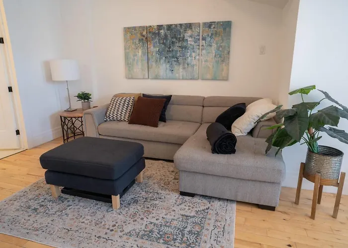 Superb 1 Bed & Sofa Bed Steps Away From Cdn Metro