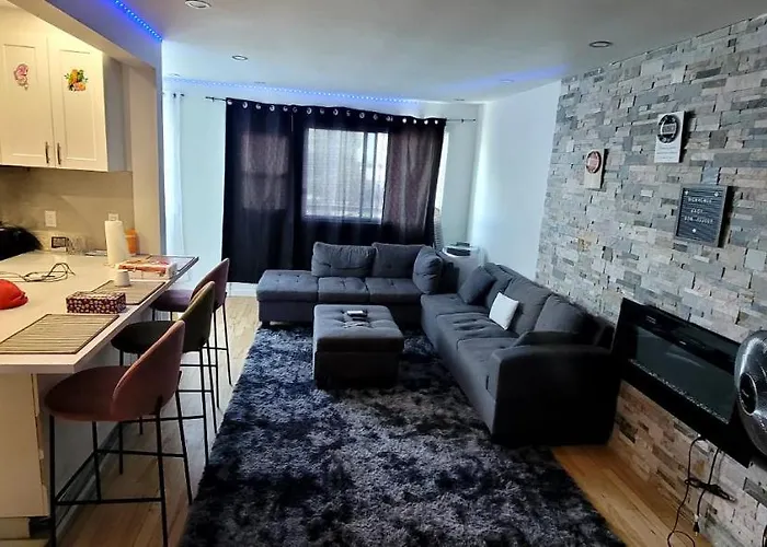Luxurious 2 Bedrooms Apartment With Spa In Montreal