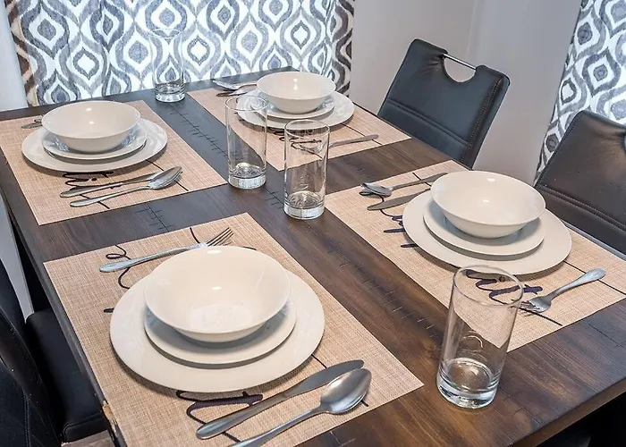 Modest 4Bedr Apt - 5Mins Walk From Parc Lafontaine
